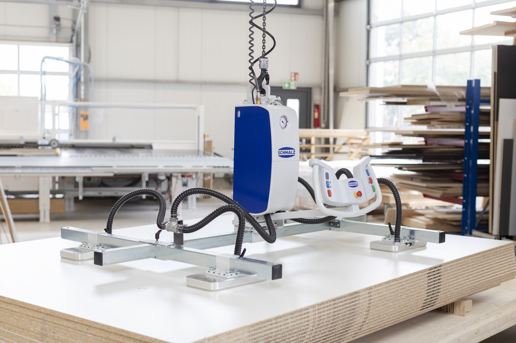 The VacuMaster Wood is lightweight and compact. The comfort operator handle makes handling easier.